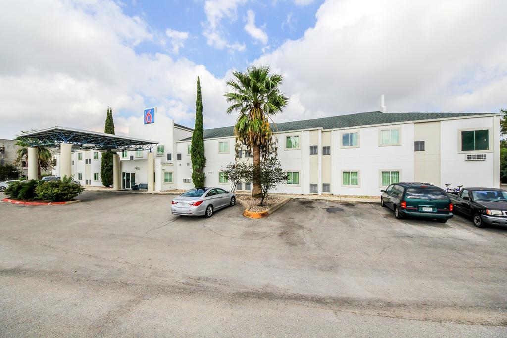 Motel 6 New Braunfels Zewnętrze zdjęcie